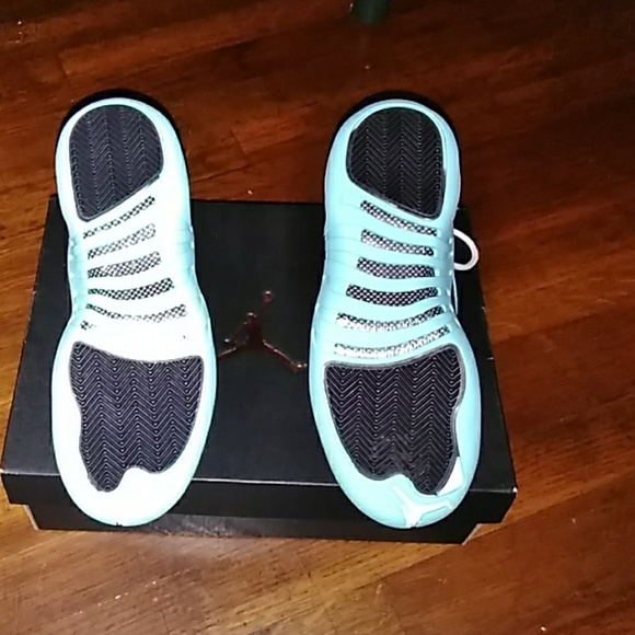 Air Jordan 12 Retro(GS) - Picture 3 of 5